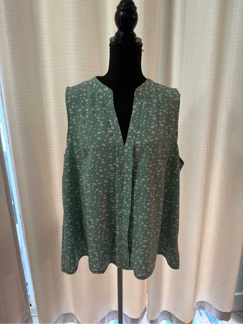 SHEIN Green Floral V-Neck Sleeveless Blouse